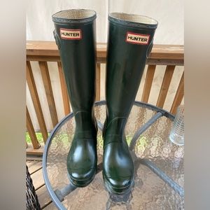 HUNTER rain boots - in great condition and including fleece liners